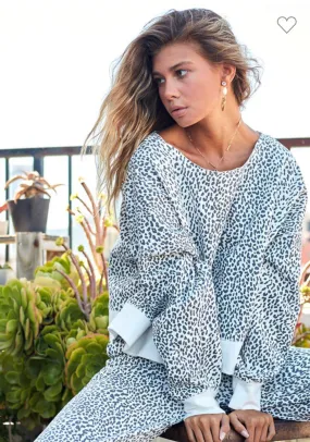 Oversized Cropped Leopard Sweatshirt