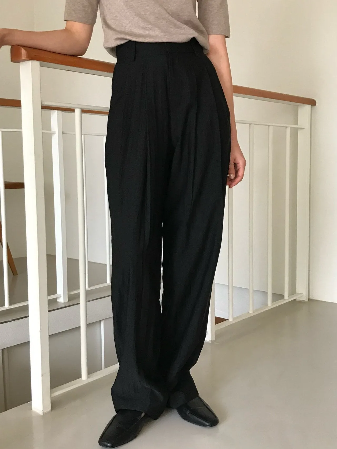 TWO PIN TUCK WIDE TWILL PANTS